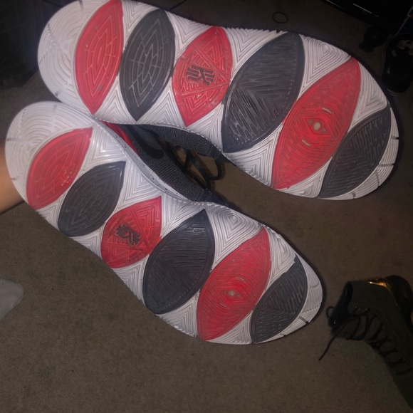 Kyrie 5 “bred” 11.5 - Picture 5 of 5